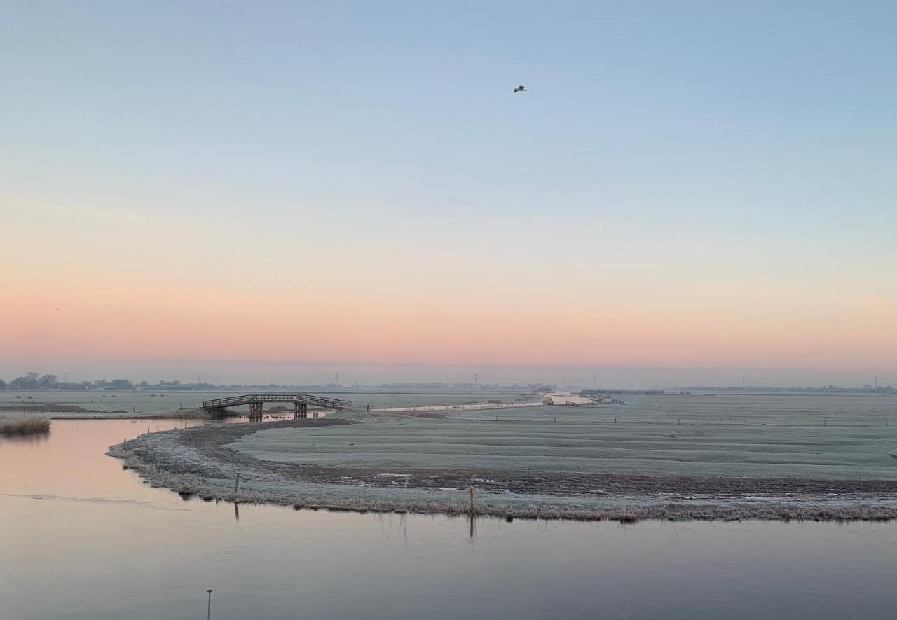 ザーンダム Huisje Aan Het Water, Omgeving Amsterdamヴィラ エクステリア 写真